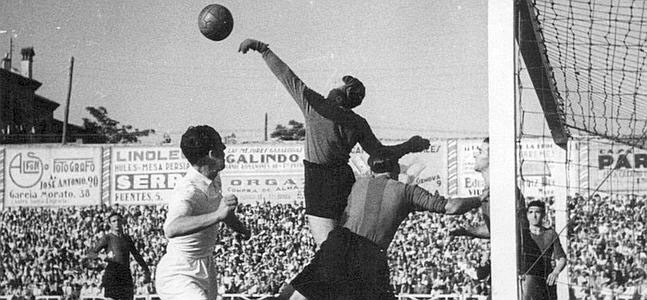 ในปี 1943 บาร์เซโลน่า เจอกับทีมเรอัล มาดริดในการแข่งขันฟุตบอลโคปา เดลเรย์