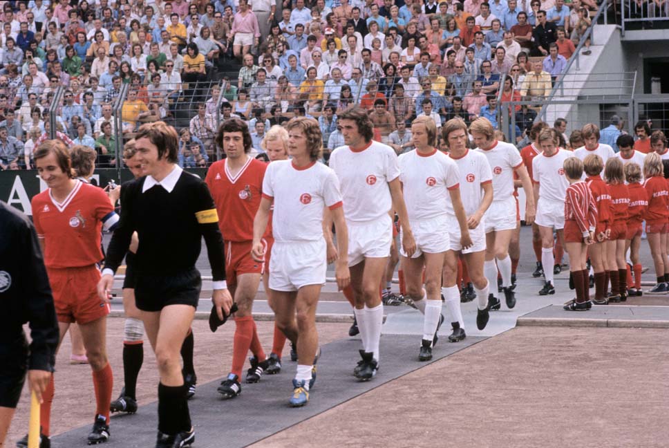 ทีมที่ได้รับเลือกให้เป็นผู้ก่อตั้งบุนเดสลีกาที่เพิ่งก่อตั้งขึ้นในปี 1963