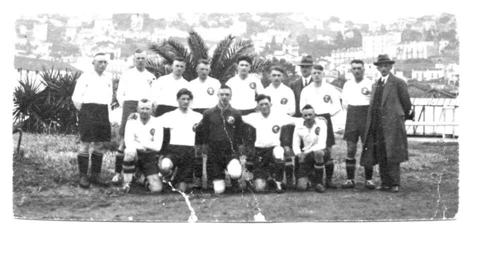 เป็นตัวแทนของทีมชาติเยอรมนี 1928 (เอิร์นส์อัลเบรทช์)